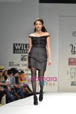 Model walks the ramp for Walnut show on Wills Lifestyle India Fashion Week 2011 - Day 3 in Delhi on 8th April 2011 (20).JPG
